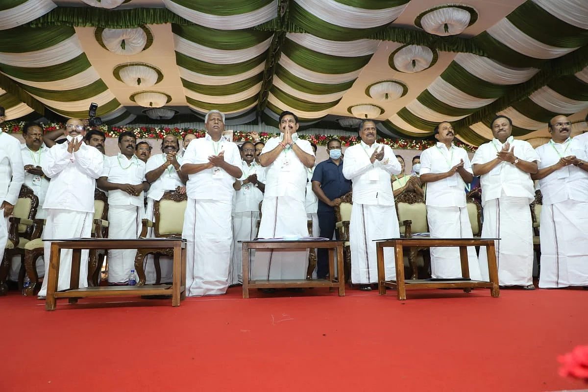அதிமுக