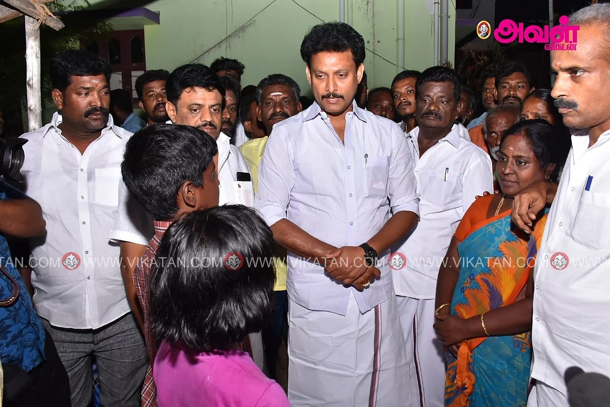 அமைச்சர்
