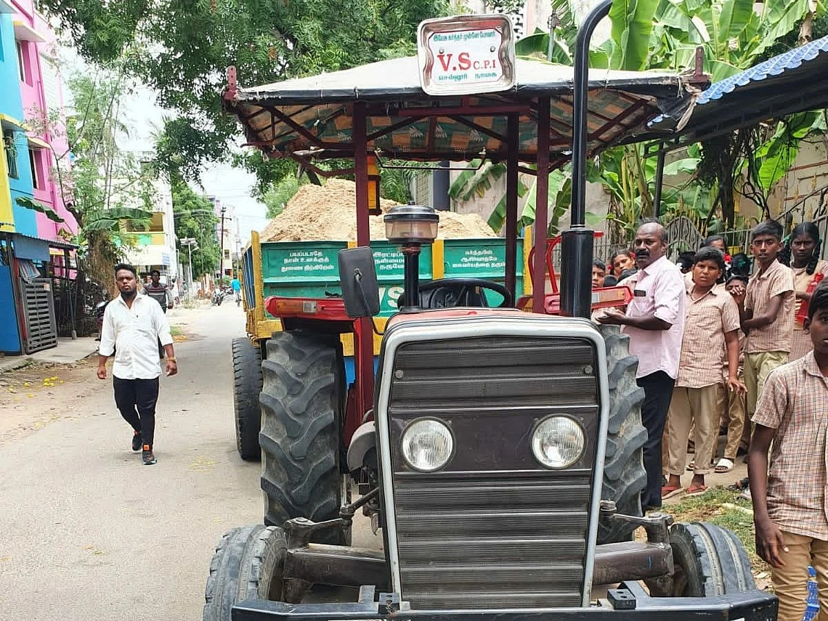 நாகை: மணல் கடத்தல் டிராக்டர் மோதி பள்ளி சிறுமி படுகாயம்! - கம்யூனிஸ்ட் பிரமுகரிடம் போலீஸ் விசாரணை