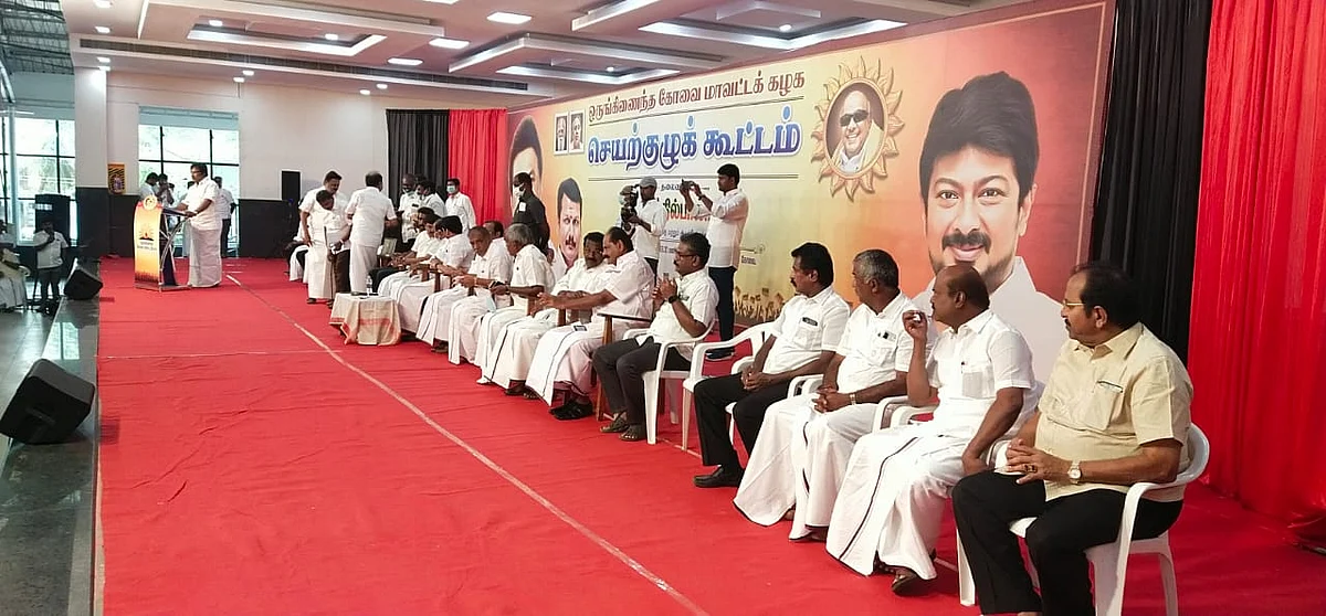 ``நம் தலைவர் ஒரு மலை; சில மடுக்கள் மலையோட மோத நினைக்கிறார்கள்!" - கோவையில் செந்தில் பாலாஜி பேச்சு