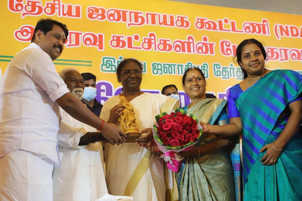 திரௌபதி முர்மு, வானதி சீனிவாசன், நயினார் நாகேந்திரன், காந்தி, சரஸ்வதி