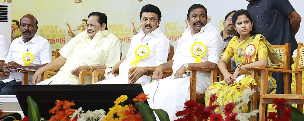 மிஸ்டர் கழுகு: ஸ்டாலின் ஒரு பக்கம்... நேரு மறு பக்கம்... பரேடு வாங்கிய தி.மு.க கவுன்சிலர்கள்!