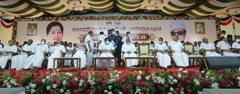 அதிமுக பொதுக்குழுவில் ஓ.பி.எஸுக்கு போடப்பட்ட இருக்கை.