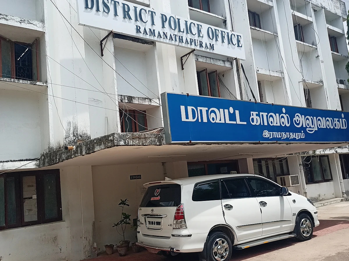 கவர்ச்சி விளம்பரம், ஆன்லைன் டெலிவரியில் கிழிந்த சேலை; மோசடியில் ஒரு லட்சத்தை இழந்த பெண்!