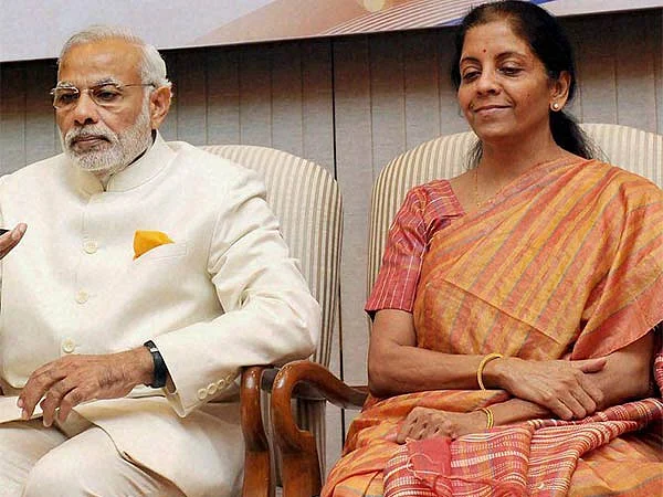 பிரதமர் மோடியுடன் நிர்மலா சீதாராமன்