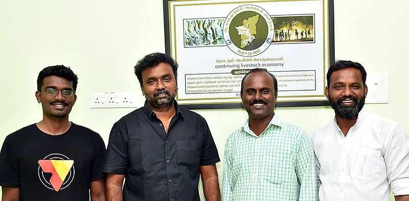 தொழுவம் அமைப்பினர்