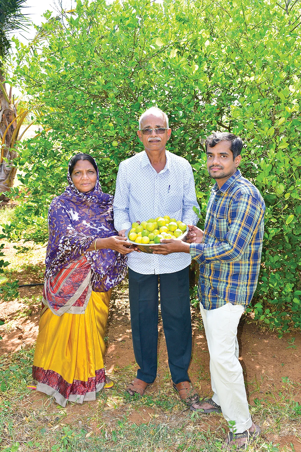 குடும்பத்தினருடன் மஸ்தான்