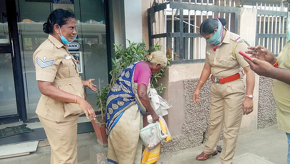 ‘நம்ம ஊருக்கு என்னதான் ஆச்சு..?’ - கோவையைக் கலங்கடித்த இரவலர்கள்!
