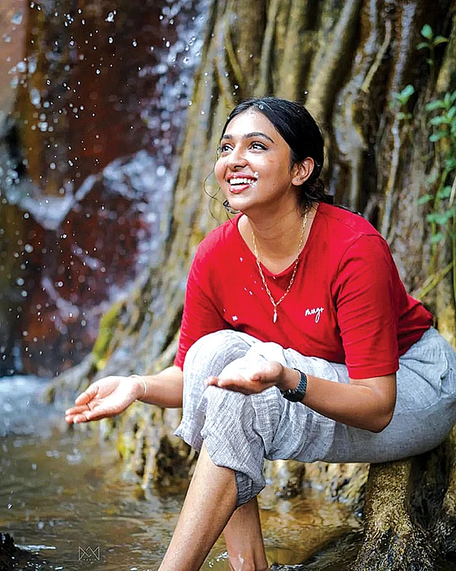 lakshmimenon967: 'சந்திரமுகி 2'ல வர்றாங்களாம்... வெயிட்டிங்!:
