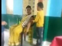 உ.பி: வகுப்பறையில் சிறுவனை மிரட்டி மசாஜ் செய்யவைத்த ஆசிரியை - வீடியோ வைரலானதால் சஸ்பெண்ட்!