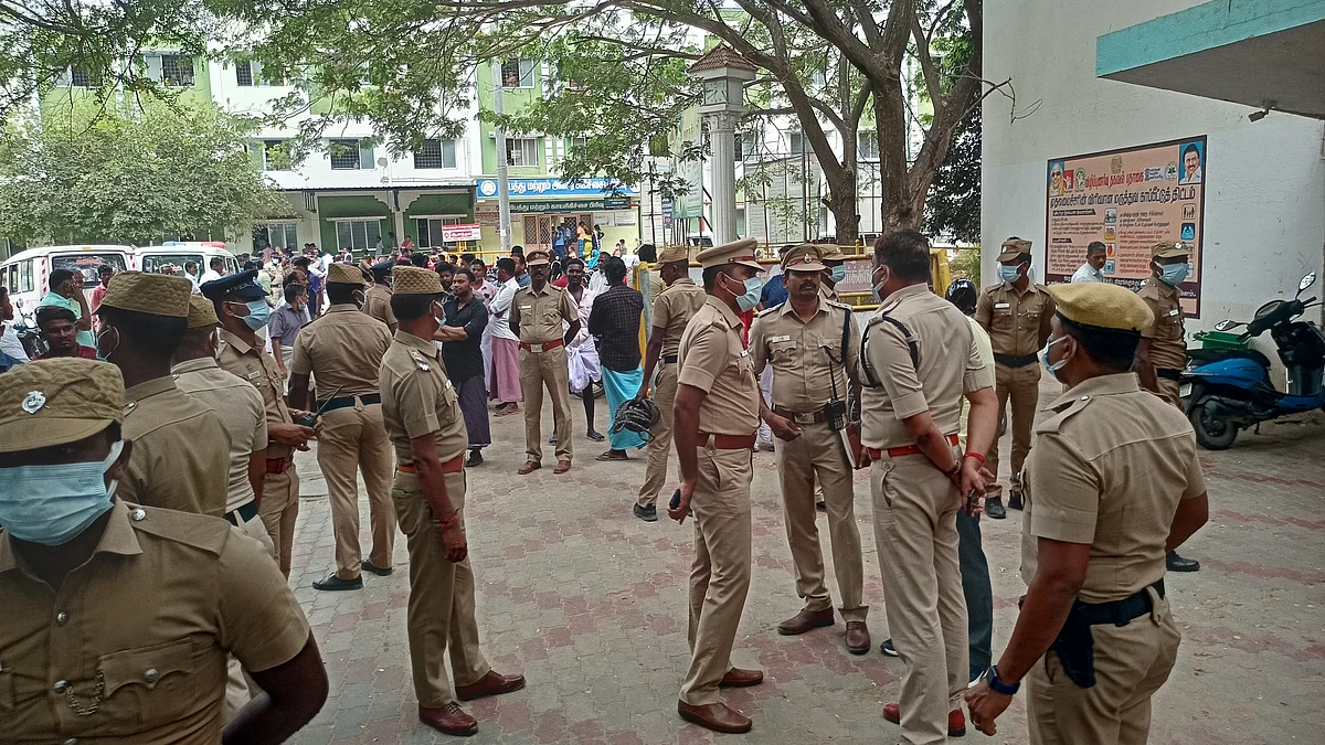 எஸ்.பி.தங்கதுரை தலைமையில் பாதுகாப்புப் பணியில் ஈடுபட்ட போலீஸார்