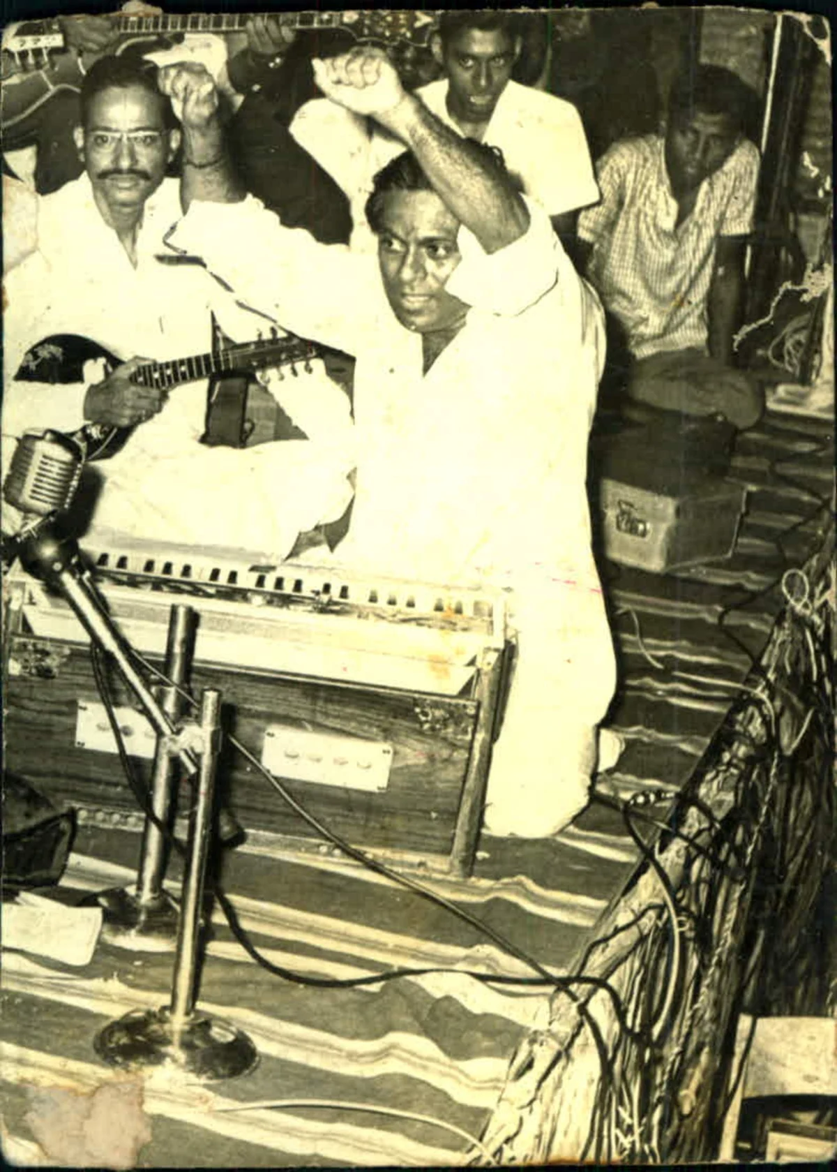 Naan Oru Rasigan - M.S.Viswanathan
