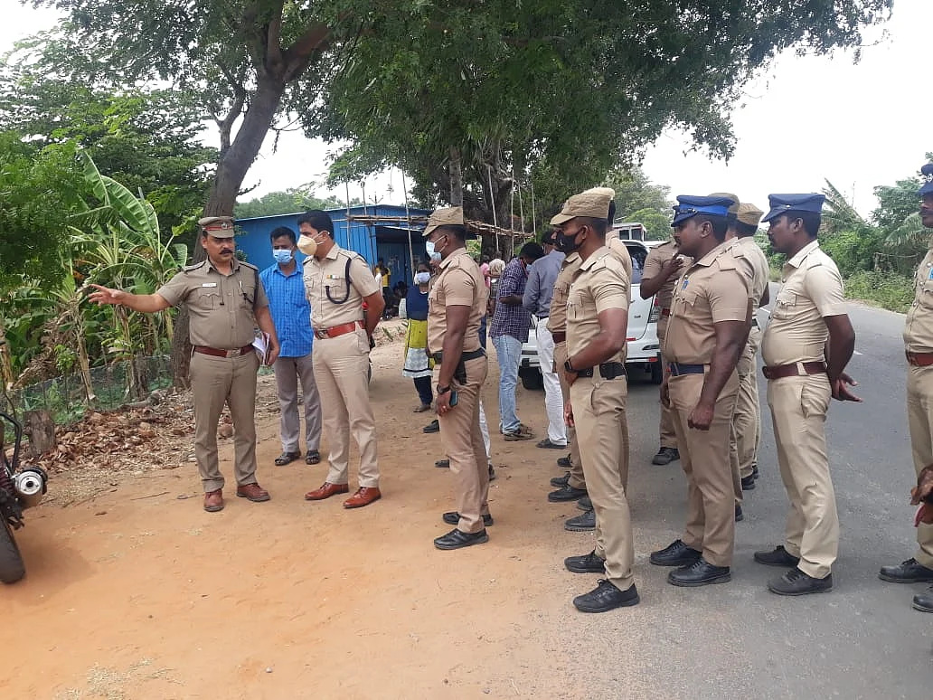 சம்பவ இடத்தை பார்வையிட்ட எஸ்.பி பாலாஜி சரவணன்