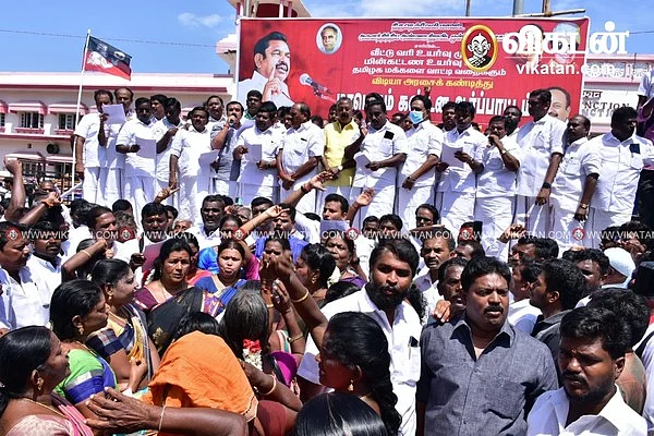 ஆர்ப்பாட்டத்தில் கலந்து கொண்டவர்கள்
