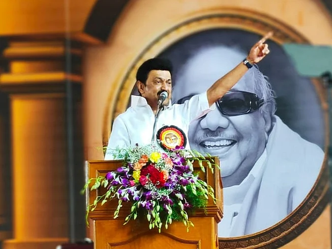 தி.மலை: ``என்னையே திக்குமுக்காடவைத்துவிட்டார்; அவர் எதிலும் வல்லவர்" -எ.வ.வேலுவைப் புகழ்ந்த ஸ்டாலின்