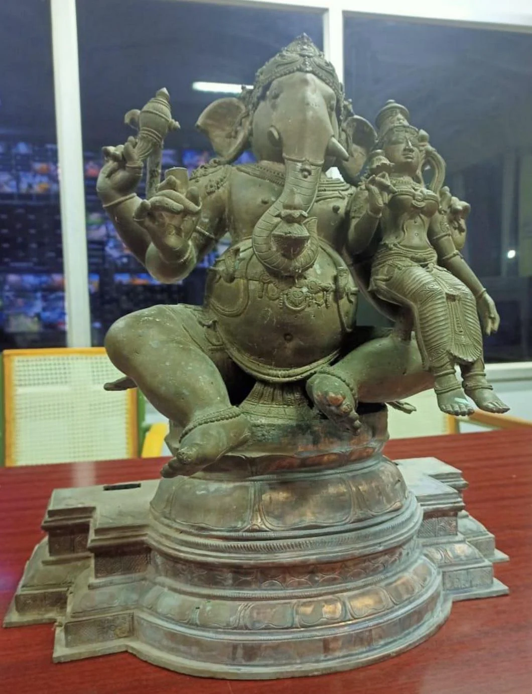 கும்பகோணத்திலிருந்து தென்னாப்பிரிக்கா கடத்த முயன்ற சாமி சிலை