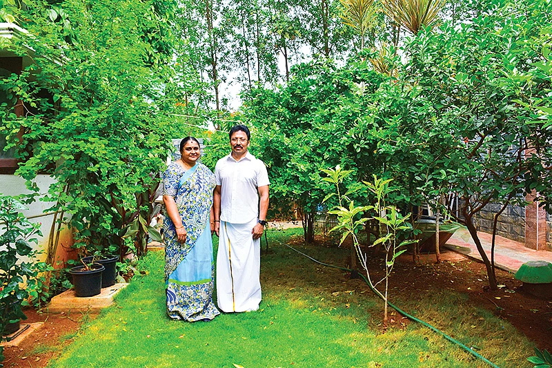 ரவி-தெய்வம் தம்பதி
