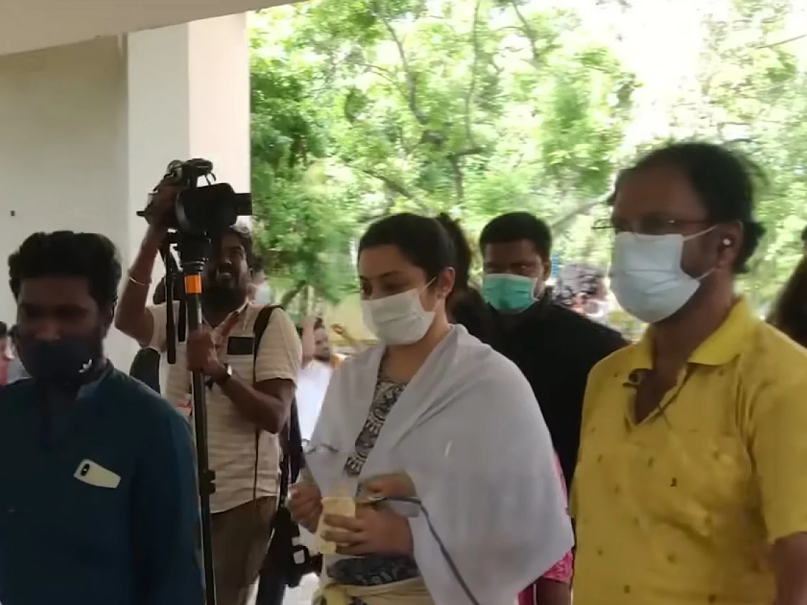 பெண்கள் இறுதிச்சடங்குகள்
செய்வதில் சிக்கல்... அறியாமையா, ஆணாதிக்க வெளிப்பாடா?