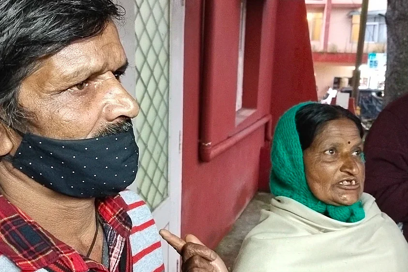 தர்ஷனாவின் பெற்றோர்