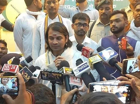 ``பெண் சம்பந்தப்பட்ட விஷயம் என்பதால் அமைதி காக்கிறேன்..!"- விவாகரத்து விவகாரத்தில் லாலு பிரசாத் மகன்