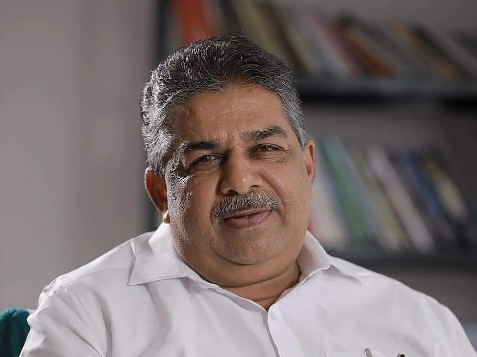 ``ஆங்கிலேயர்கள் கூறியதை அரசியலமைப்பில் எழுதிவைத்துள்ளனர்"- சர்ச்சைப் பேச்சால் கேரள அமைச்சர் ராஜினாமா