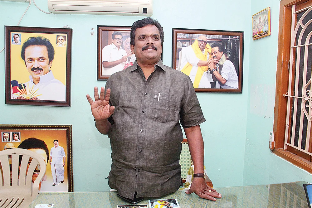 அரசியலைவிட்டே விலகுவதுதான் ஓ.பி.எஸ்-ஸுக்கு நல்லது! - தங்க தமிழ்ச்செல்வன் தடாலடி