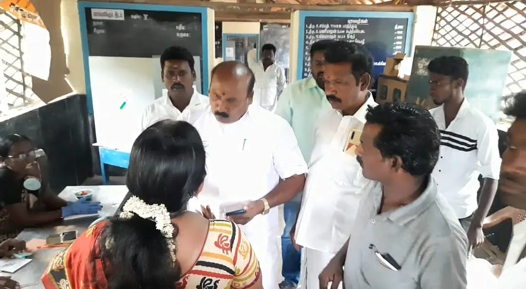 பார்வை மாற்றுத்திறனாளி வாக்கை தேர்தல் அலுவலர் பதிவுசெய்யலாமா?