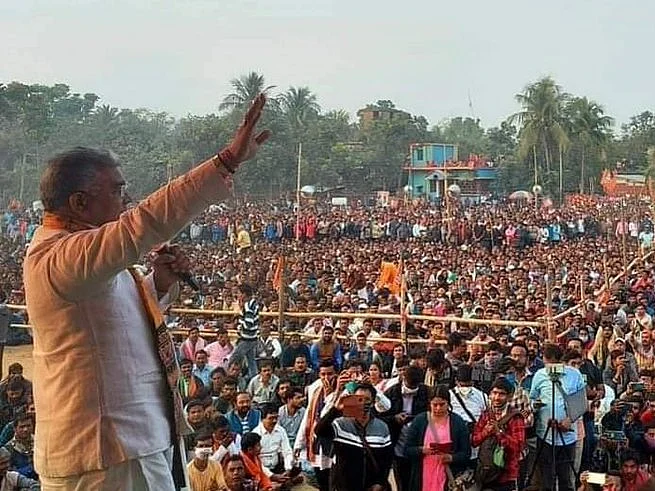 ``இந்து, முஸ்லிம் என இரண்டு மதங்களையுமே மம்தா சீரழிக்கிறார்" - பாஜக விமர்சனம்
