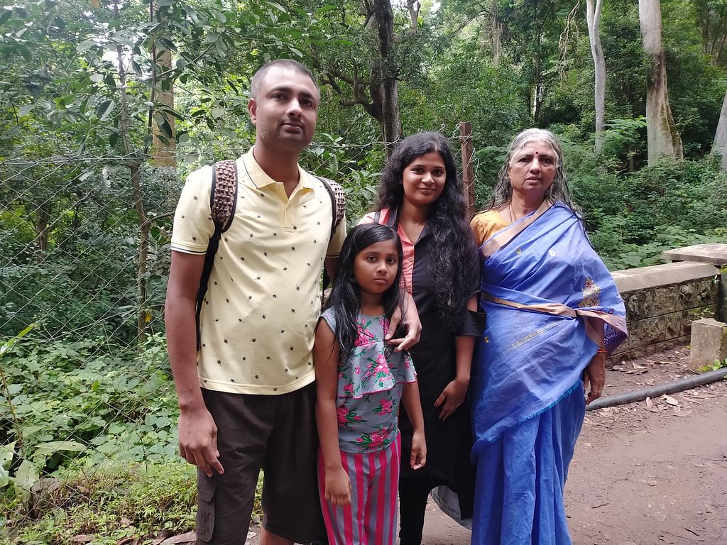 கோபால் குடும்பத்தினர்