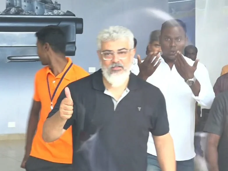 `தல'யை நேர்ல பாத்துட்டோம்டா; கொண்டாடிய ரசிகர்கள்! - அஜித்தின் திருச்சி விசிட் ஒரு பார்வை