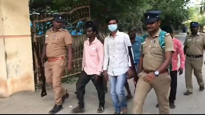 நீதிமன்றத்துக்கு அழைத்து வரப்பட்ட கணபதியின் மகன்கள்