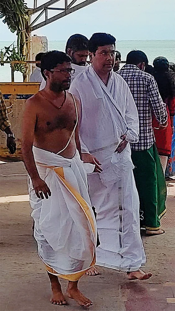 தொடர் ரெய்டு... டார்கெட் உதயநிதி!