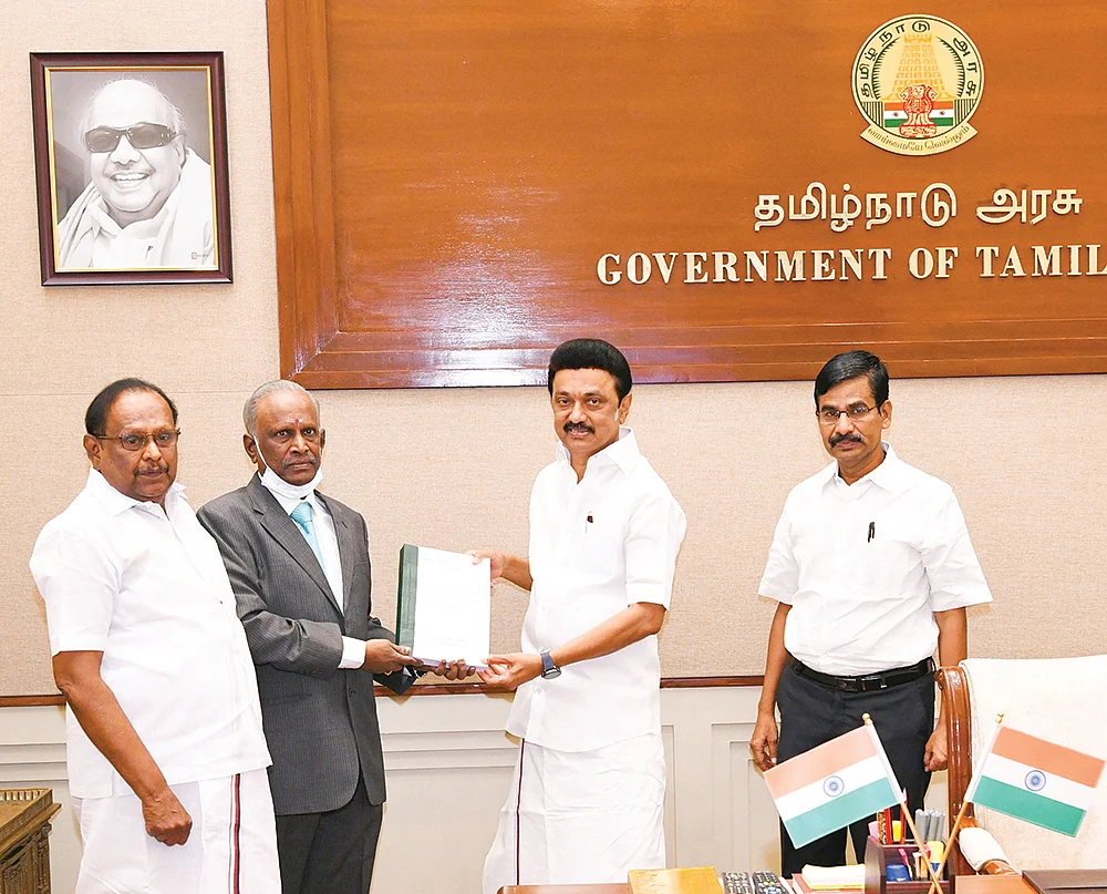 ஆறுமுகசாமி ஆணையம்... அரங்கேறும் அரசியல் காட்சிகள்!