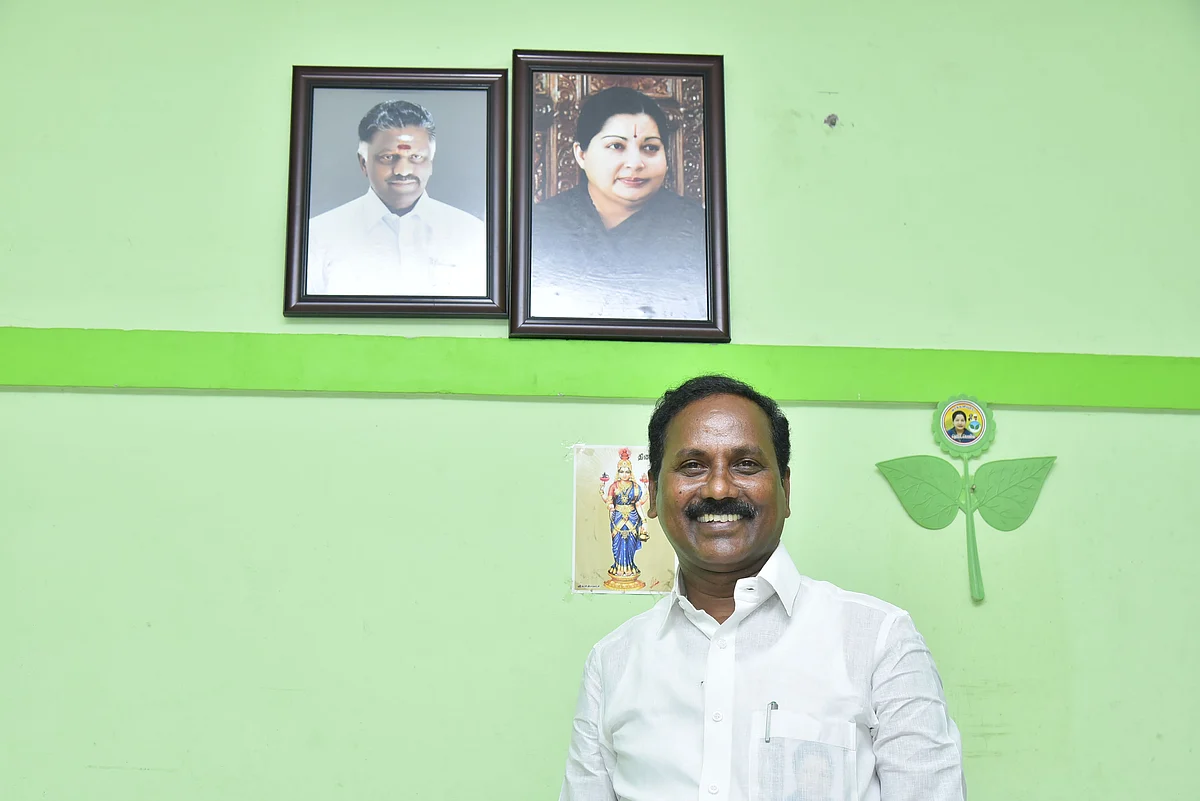 ``அண்ணன் எடப்பாடி, அவரின் சமூகம் சார்ந்தே இயங்குகிறார்...” - போட்டுத் தாக்கும் எம்.பி தர்மர்