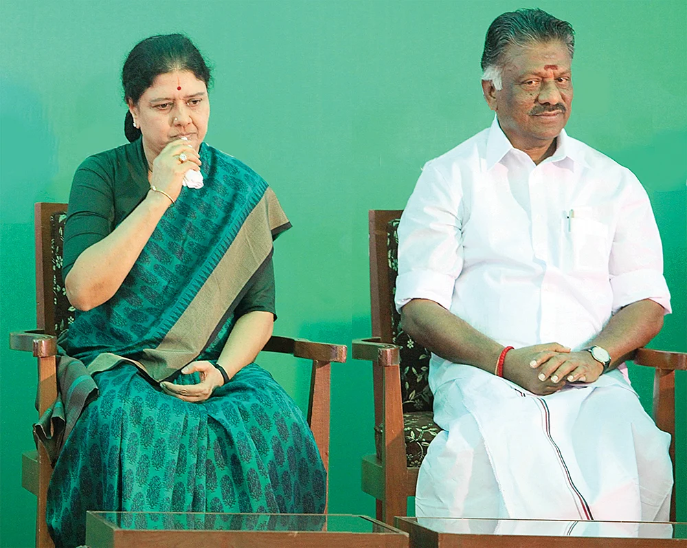 பா.ஜ.க-வுடன் நெருக்கம்... பன்னீருக்கு சாமரம்... தினகரன் கணக்கு என்ன?