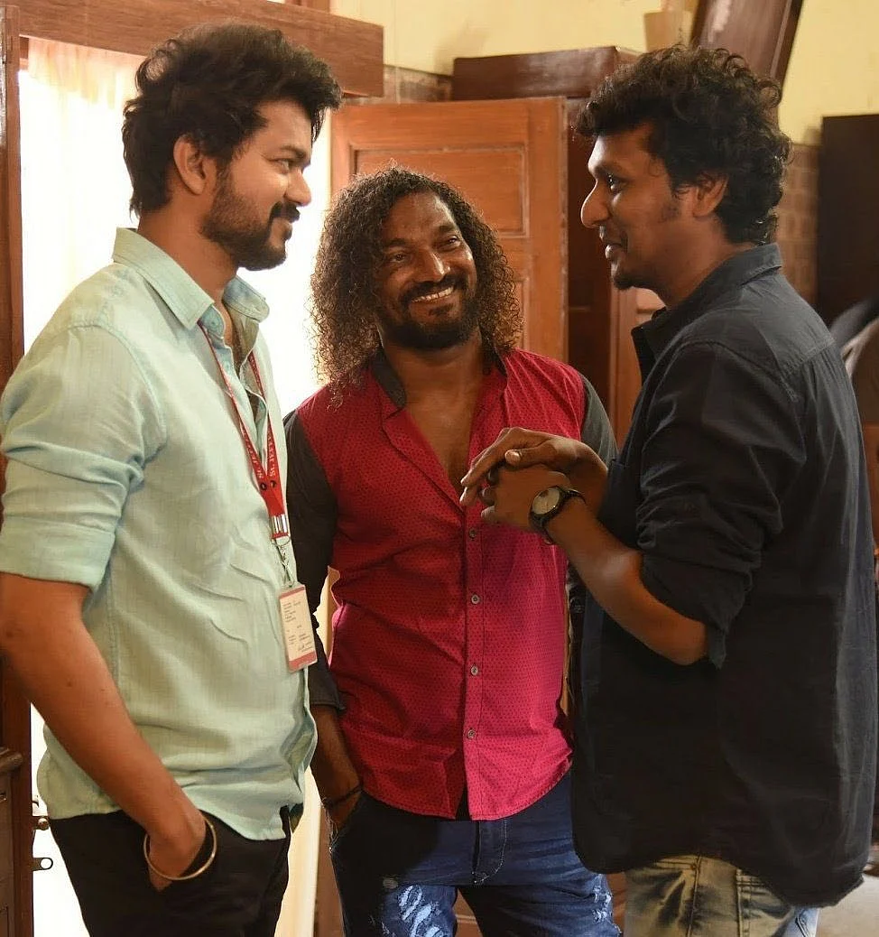 "ஹாஸ்பிட்டல் வார்டுபாய் டு அஜித், விஜய் பட ஸ்டன்ட் மாஸ்டர்!"- தன்னம்பிக்கை பகிரும் ஸ்டன்ட் சில்வா | Stunt master Stunt Silva talks about his career 1 'மாஸ்டர்' ஸ்பாட்டில் ஸ்டன்ட் சில்வா