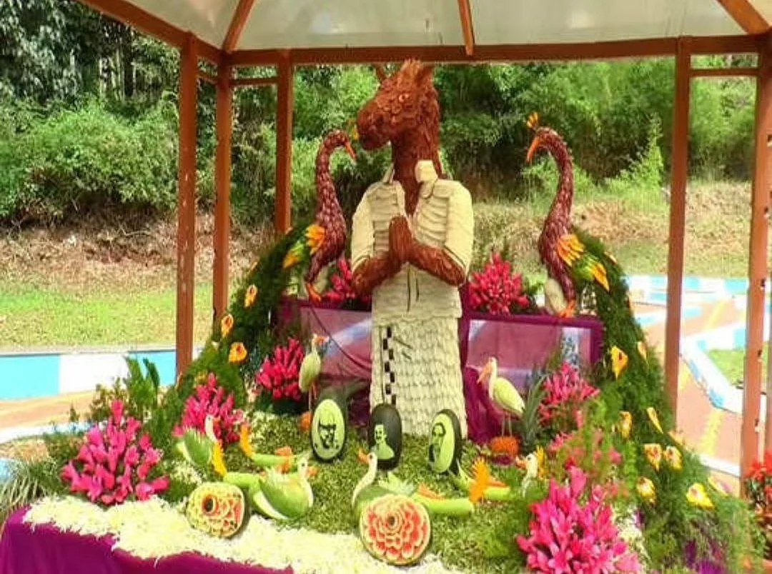 மலர்களால் உருவாக்கப்பட்ட ஒலிம்பியாட் உருவம்