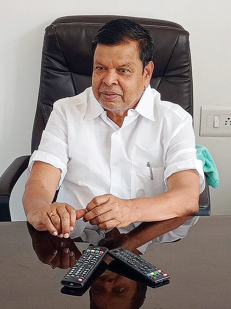 “எம்.ஜி.ஆரை பார்த்திருக்கிறாரா எடப்பாடி பழனிசாமி?” - கேட்கிறார் பள்ளிப்பட்டு நரசிம்மன்