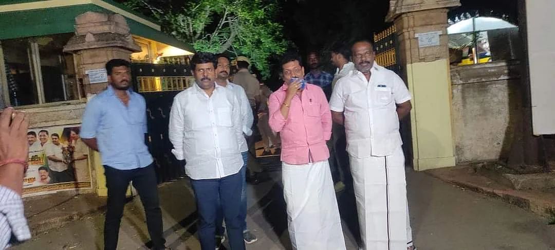 பி.டி.ஆர் வீட்டுவாசலில்