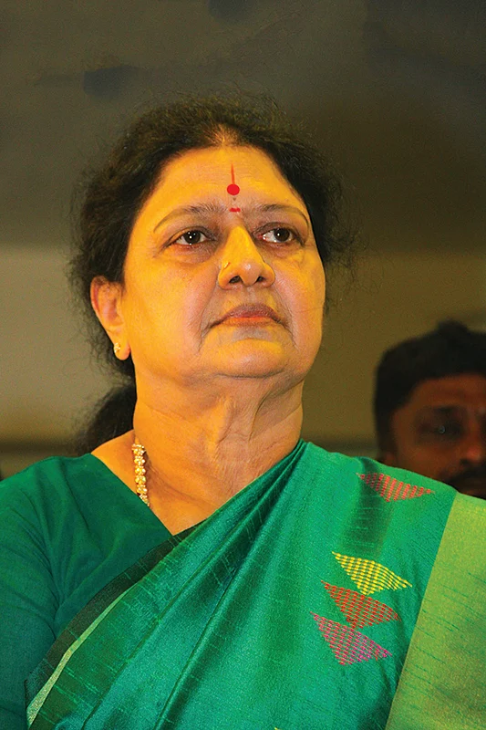ஆறுமுகசாமி ஆணையம்... அரங்கேறும் அரசியல் காட்சிகள்!