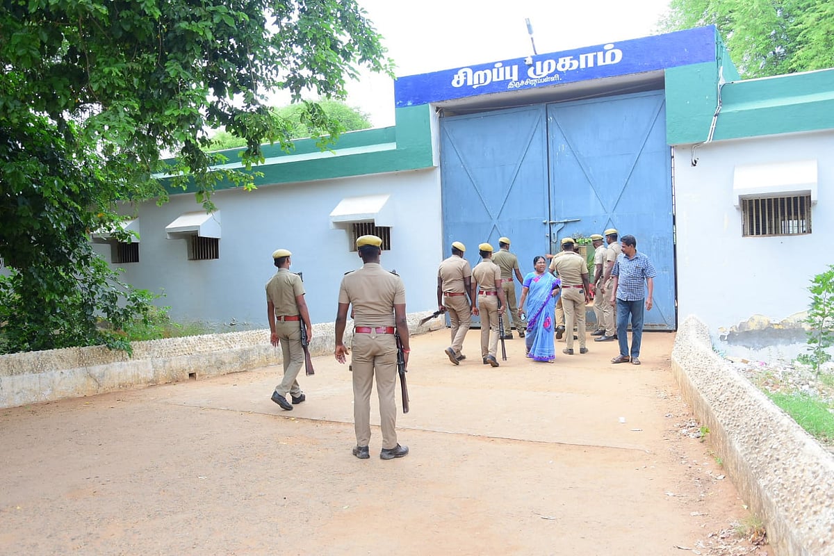 திருச்சி சிறப்பு முகாமில் போலீஸ் அதிரடி சோதனை... சிக்கிய 60 செல்போன்கள் - என்ன நடந்தது?