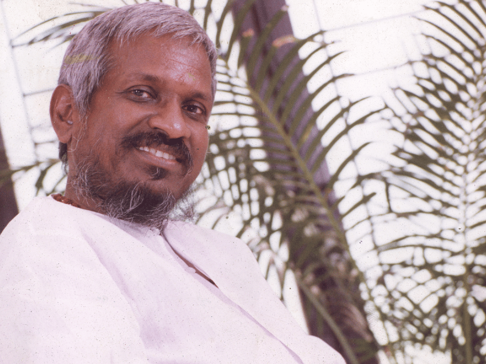 Rajavin Parvaiyil - Ilaiyaraaja