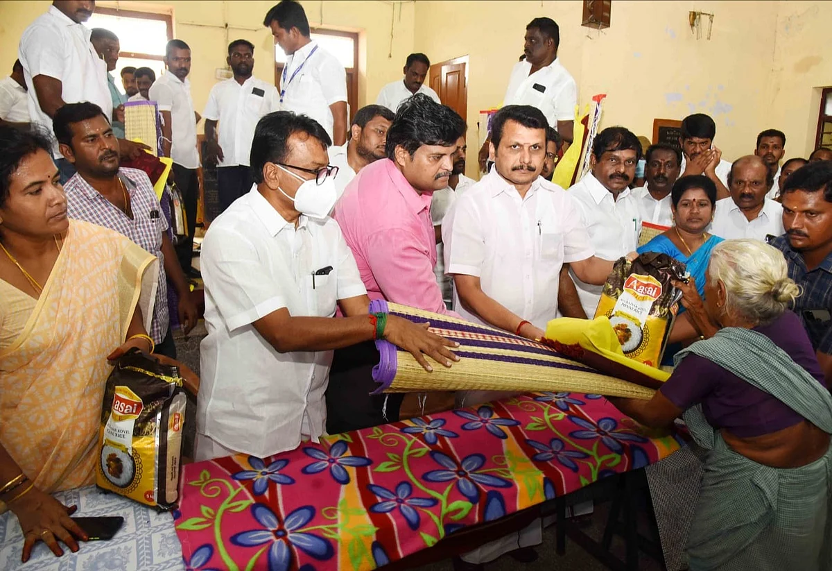 வெள்ளம் பாதித்தவர்களுக்கு உதவி