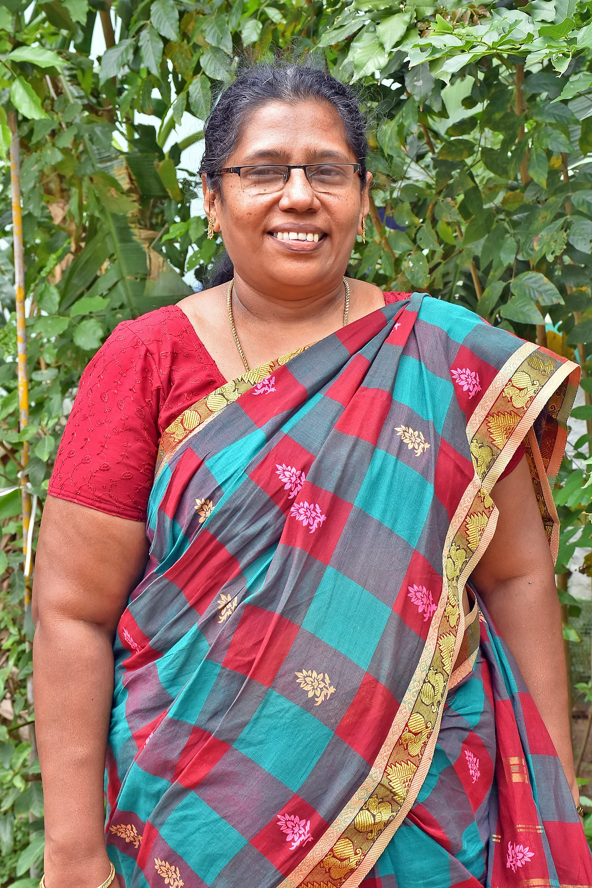 வகுப்பு மற்றும் அறிவியல் ஆசிரியர் சிந்தியா