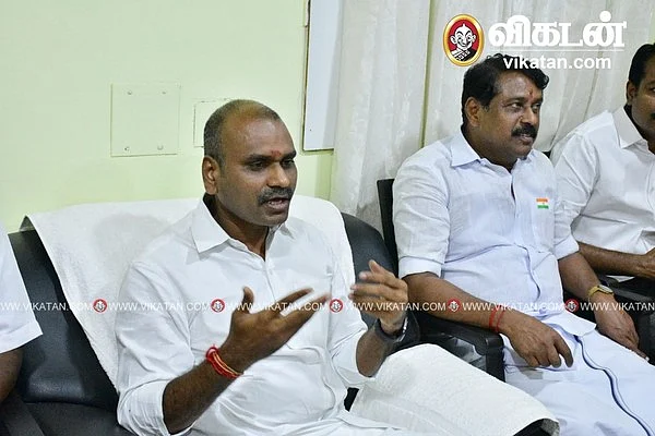எல்.முருகனுடன் நயினார் நாகேந்திரன்