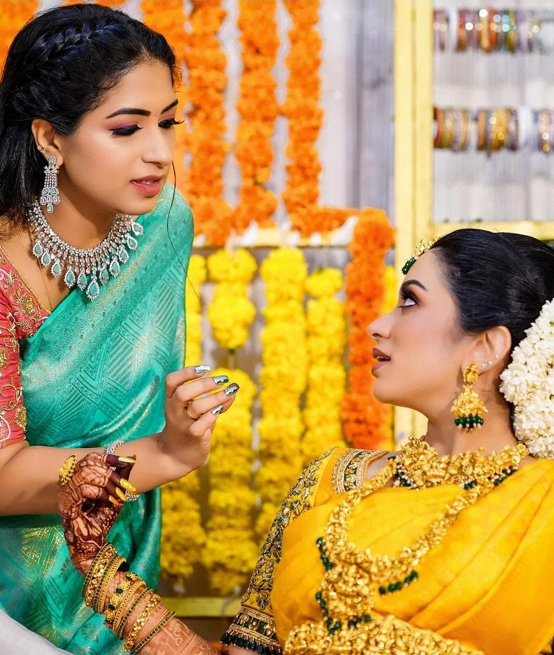 தன் அக்காவுடன் தியா