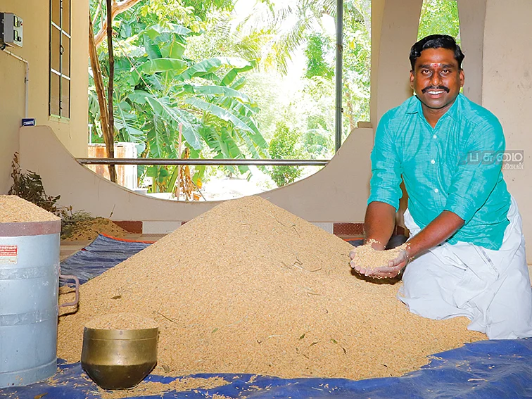 4 ஏக்கர், ஆண்டுக்கு இருபோகம், ரூ.1,87,000 லாபம்! டென்னிஸ் பயிற்சியாளரின் பாரம்பர்ய நெல் சாகுபடி!