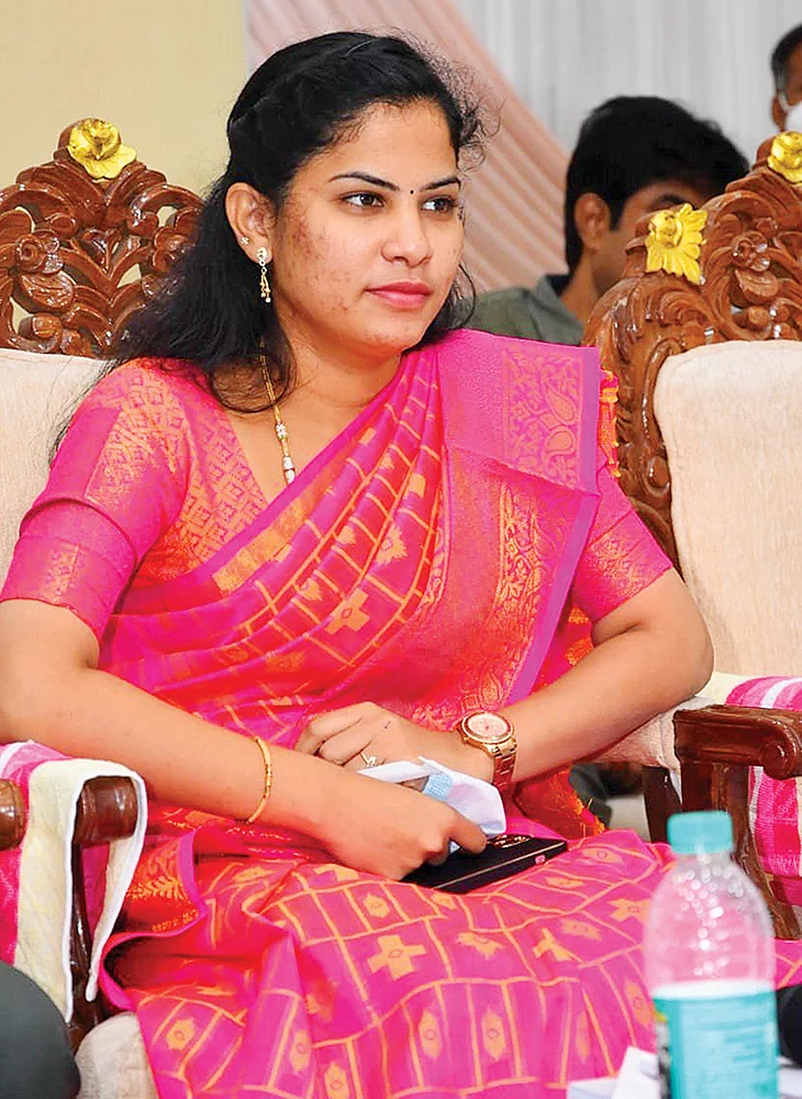 கவுன்சிலர்கள் VS அதிகாரிகள்... என்ன நடக்கிறது சென்னை மாநகராட்சியில்?