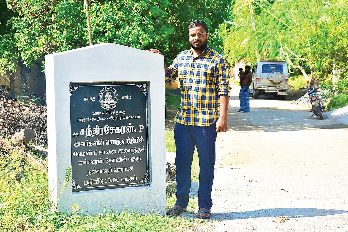 ‘ஊருக்கு ரோடு போட்ட மாப்பிள்ளை!’ - முன்னுதாரணமான விழுப்புரம் இளைஞர்