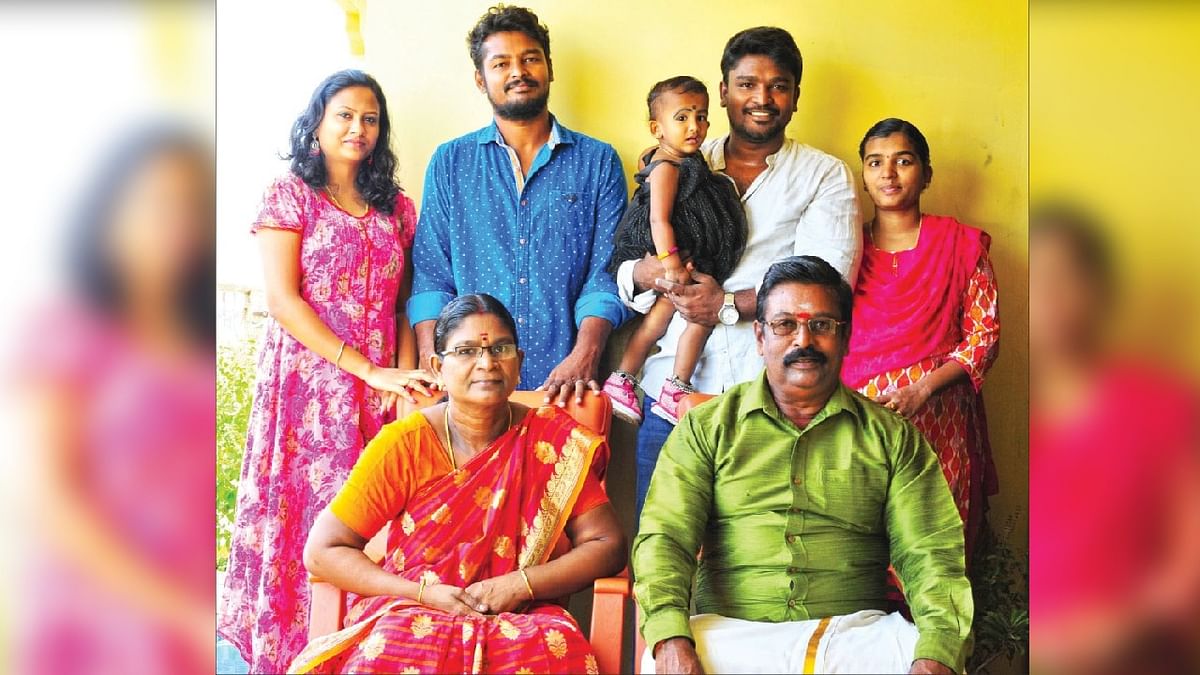 குடும்பத்துடன் இயக்குநர் ரத்னகுமார் 